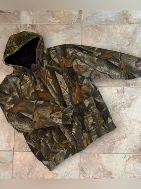 Outfitters Ridge Real Tree Hardwoods Camo Full Zip Hooded Quilt Lined Jacket L